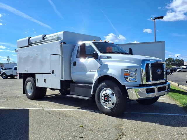 2025 Ford F-750 Chassis Cab Base
