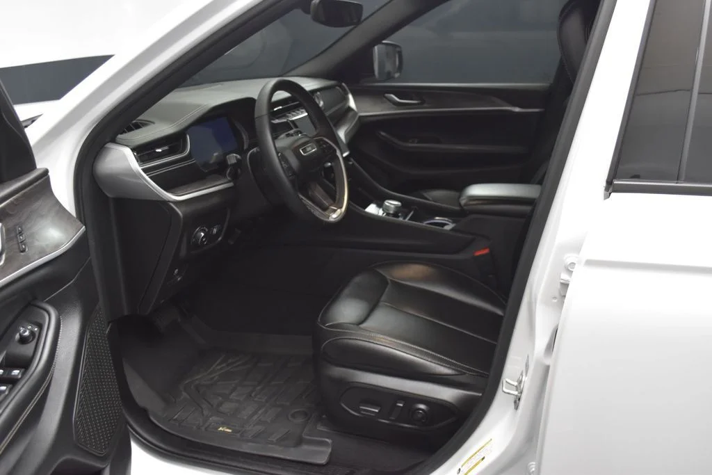 Certified Used 2024 White Jeep Limited image 8