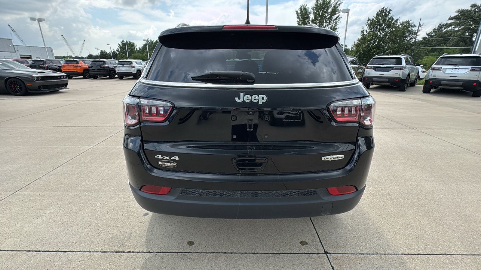 Used 2023 Black Jeep Latitude Lux image 13