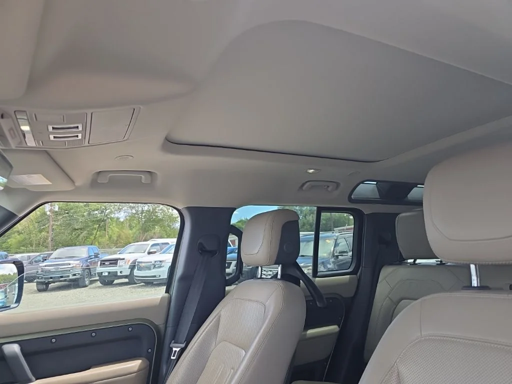 Used 2020 Green Land Rover HSE image 9
