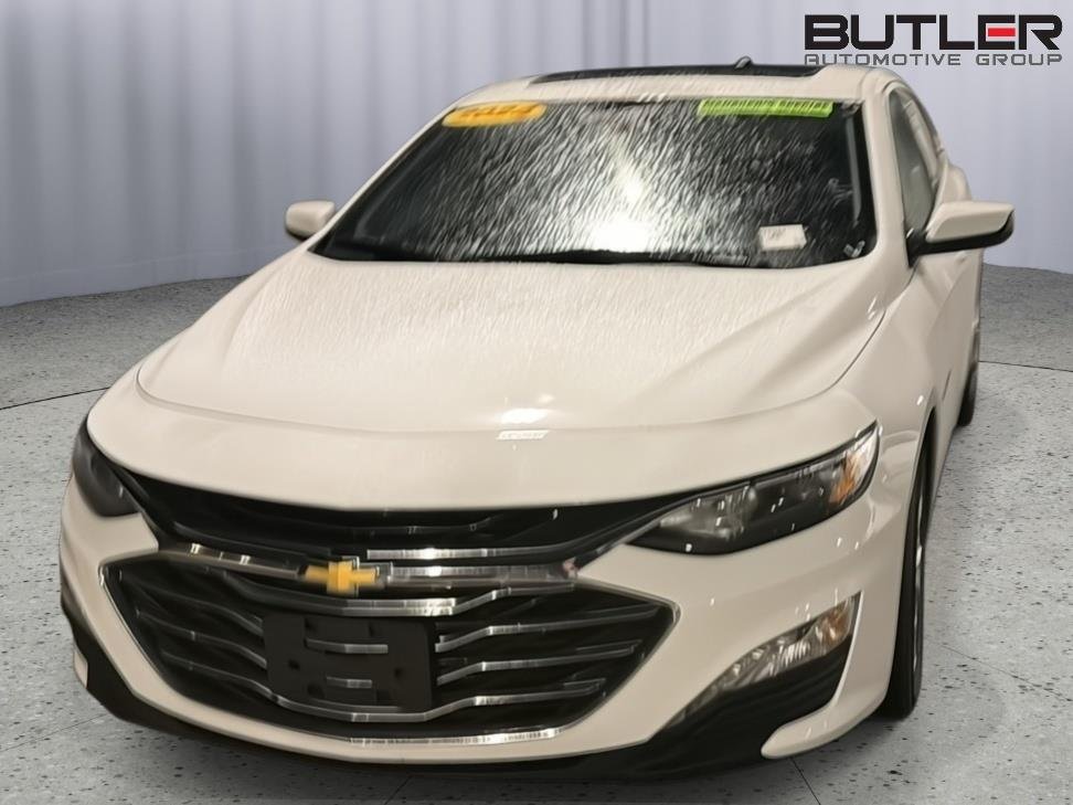 Used 2024 Summit White Chevrolet LT image 3
