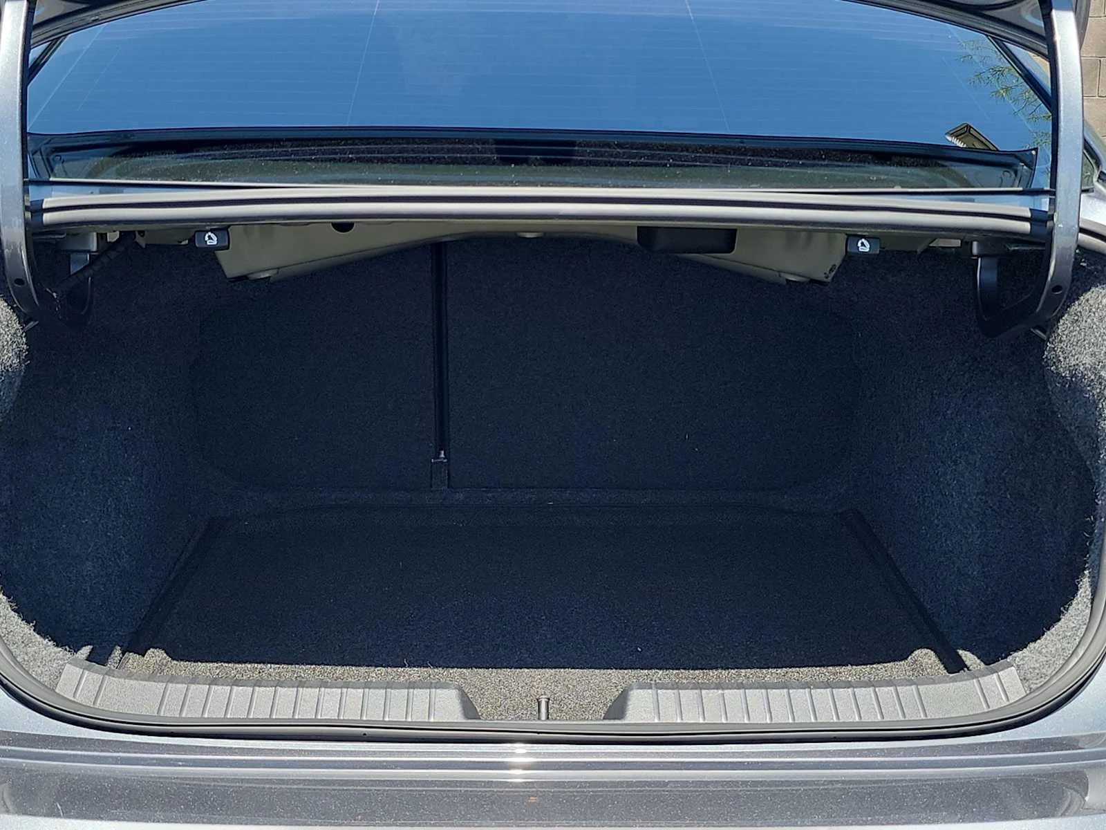 Used 2021 Platinum Gray Metallic Volkswagen S image 23
