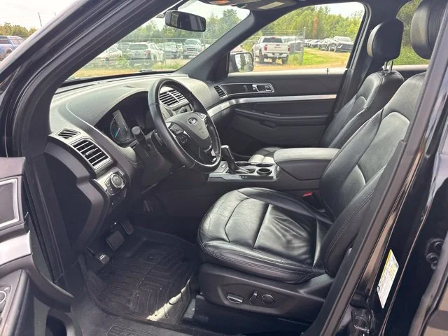 Used 2017 Black Ford XLT image 9