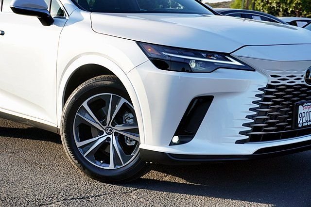 Used 2024 White Lexus 350 image 3