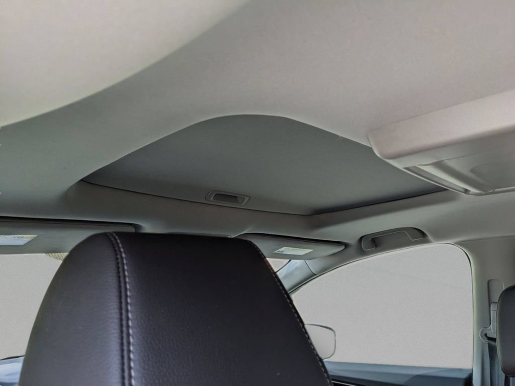 Used 2022 White Honda Touring image 14