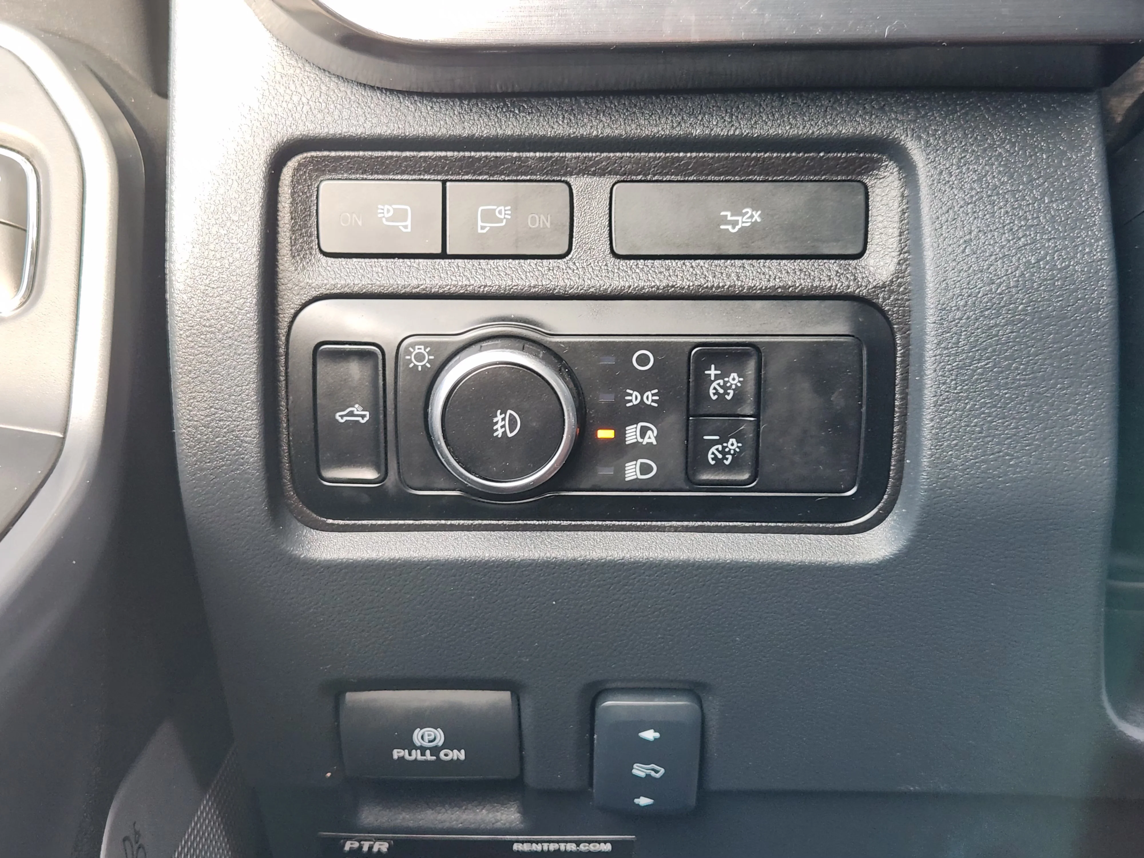 Used 2024  Ford XL image 23