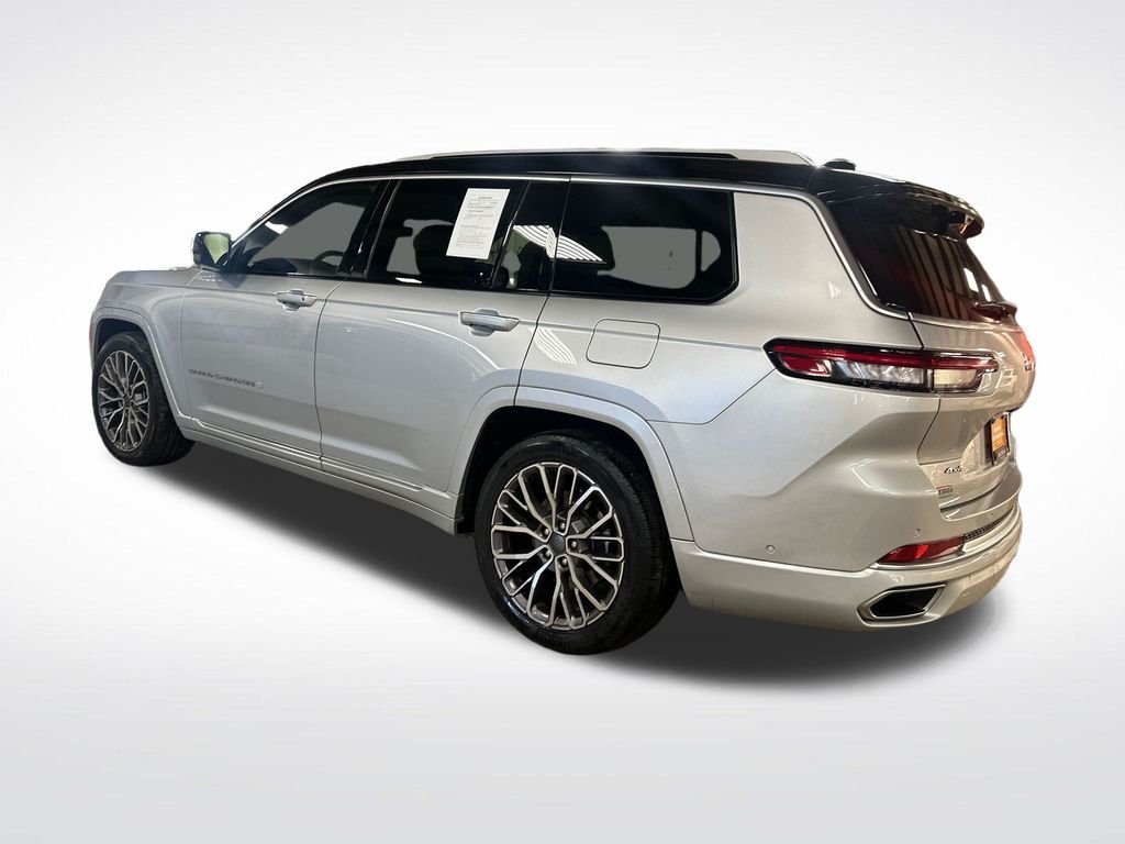 Used 2023 Silver Jeep Summit image 3