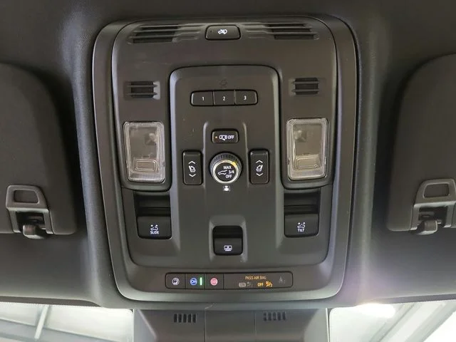 Used 2023 Silver Cadillac Premium image 31