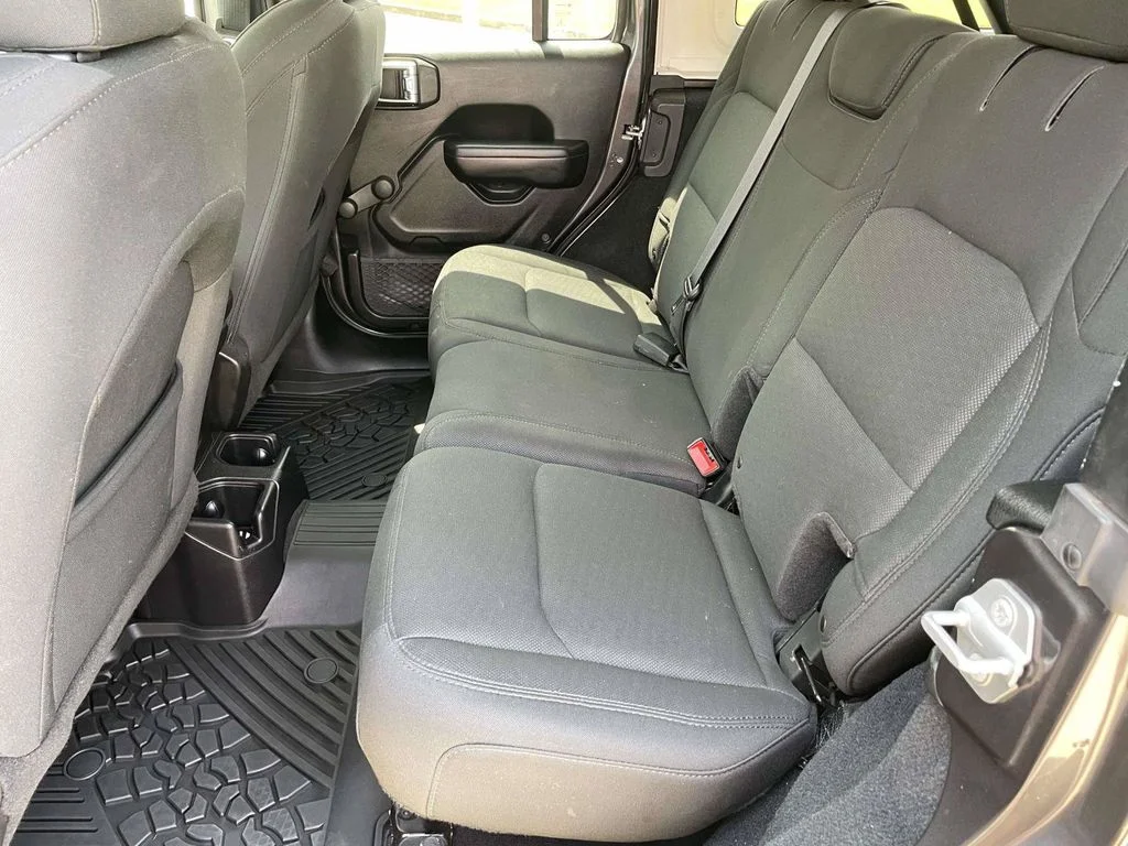 Certified Used 2018 Granite Crystal Clearcoat Metallic Jeep Unlimited Sport image 12