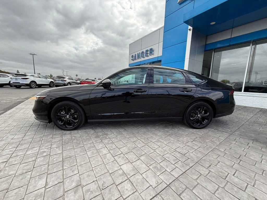 Used 2025 Black Honda SE image 6