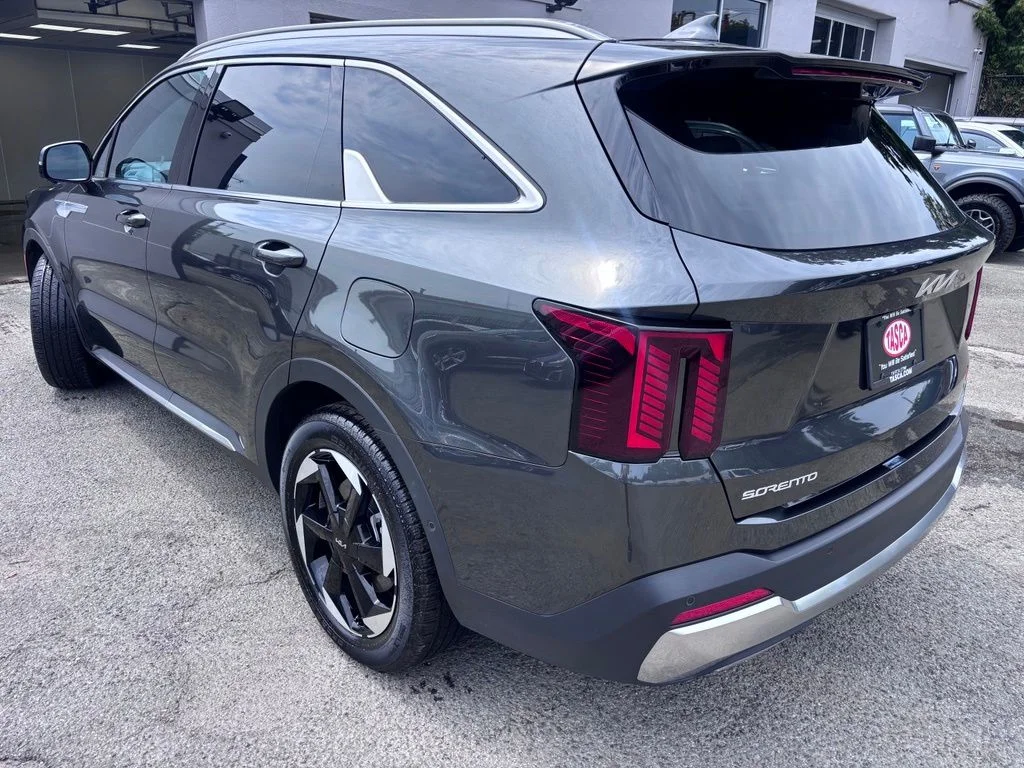Used 2025 Gray Kia SX Prestige image 3