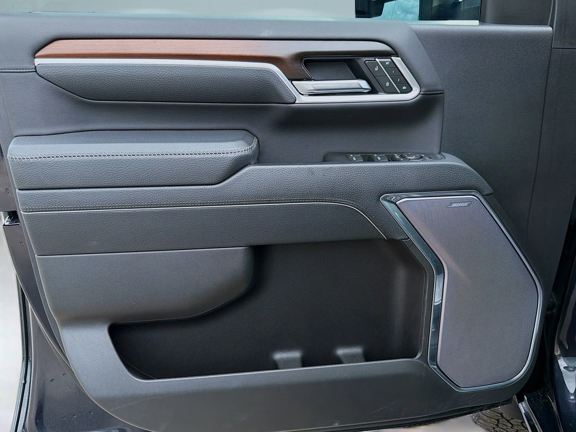 Used 2025 Titanium Rush Metallic GMC Denali image 19
