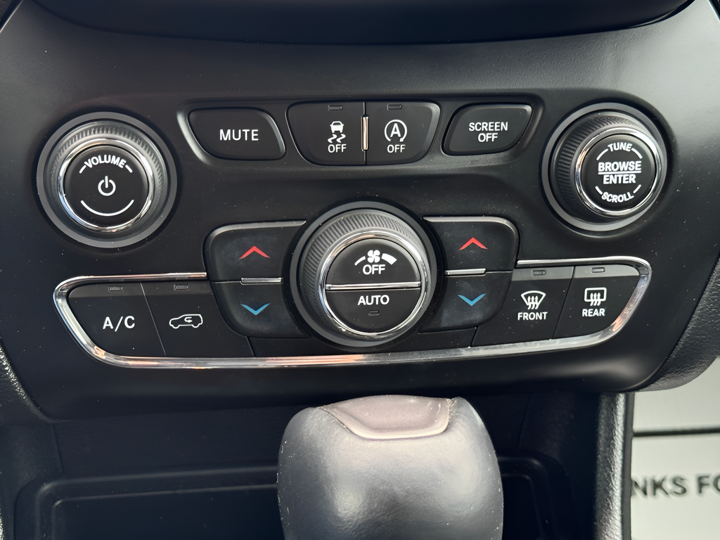 Used 2022 Blue Jeep Latitude Lux image 18