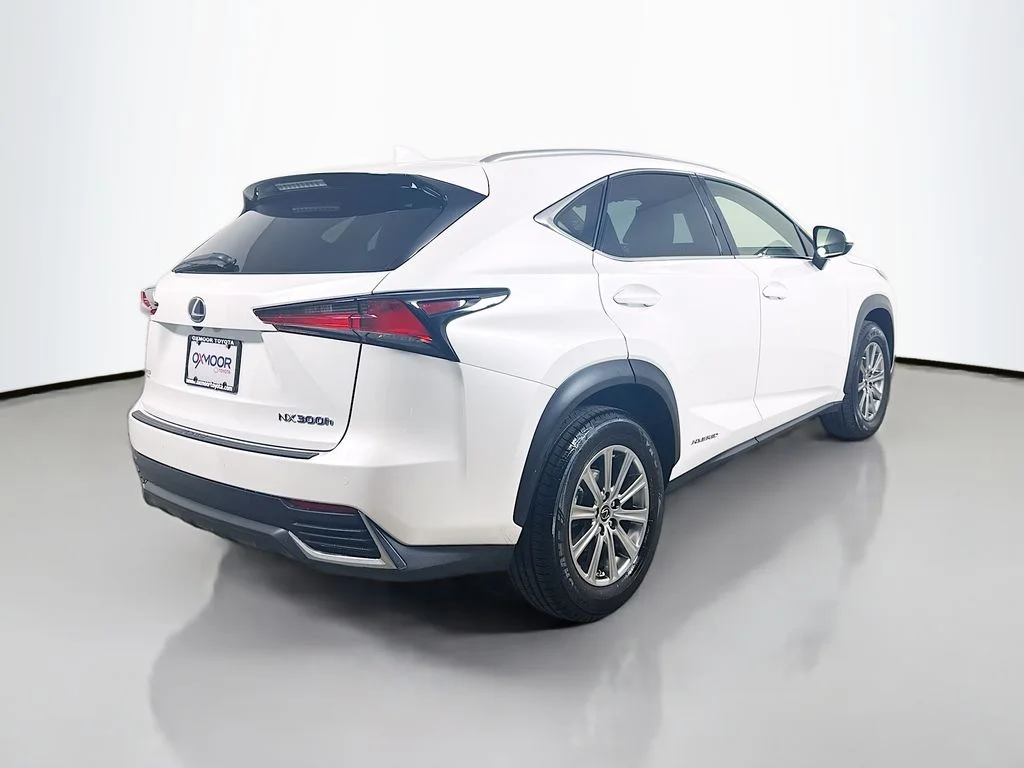 Used 2021 Eminent White Pearl Lexus Base image 7