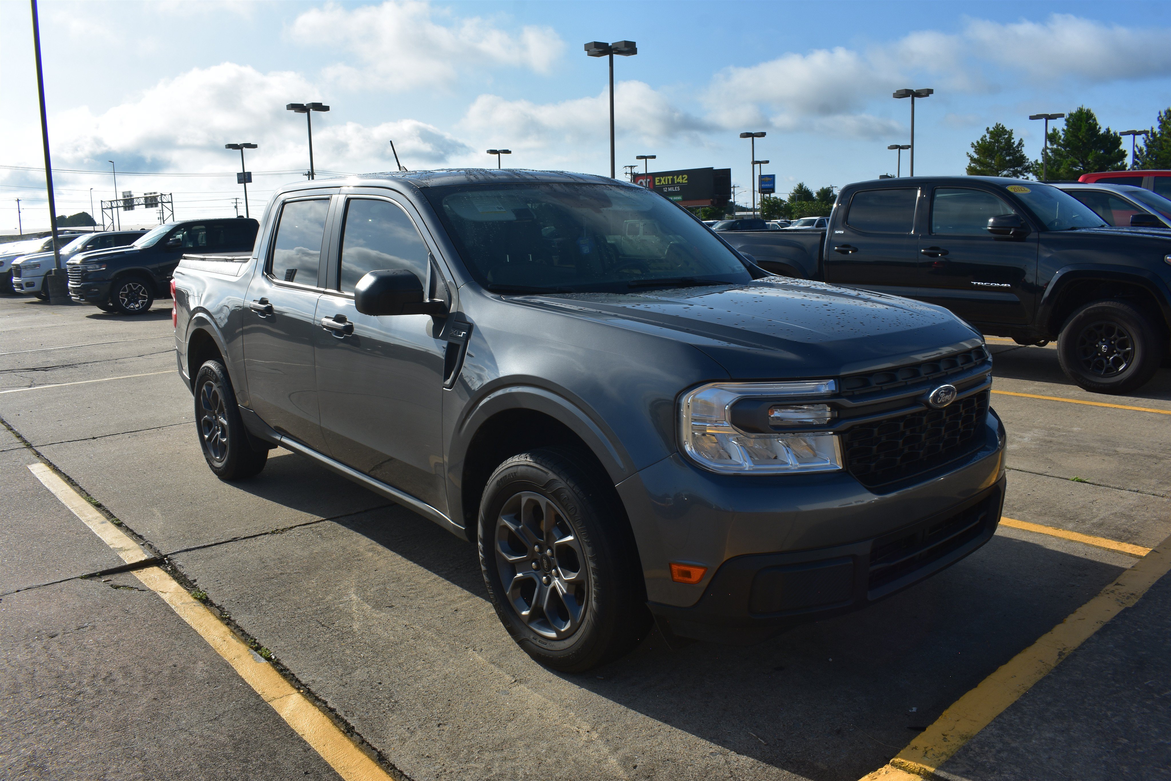 Used 2022 Gray Ford SUPERC image 3