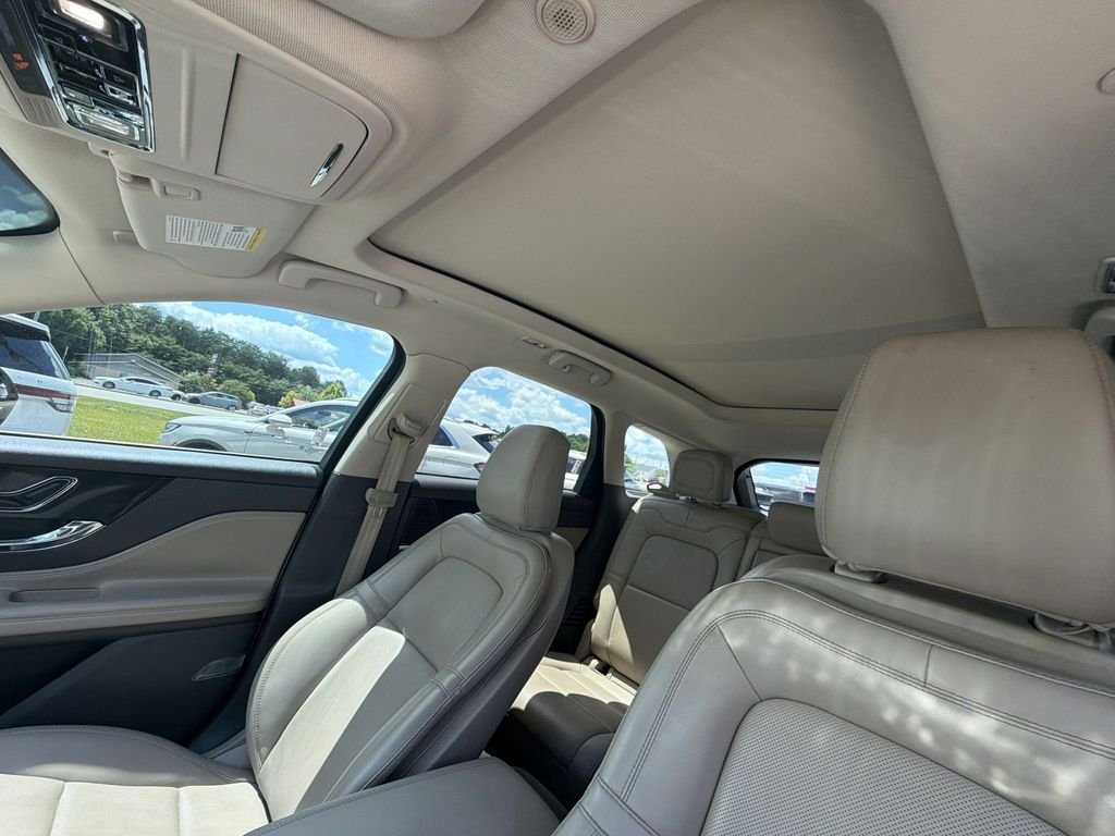 Used 2022 White Lincoln Reserve image 22
