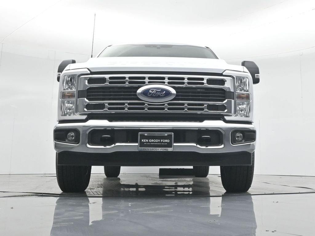 New 2026 Oxford White Ford XLT image 37