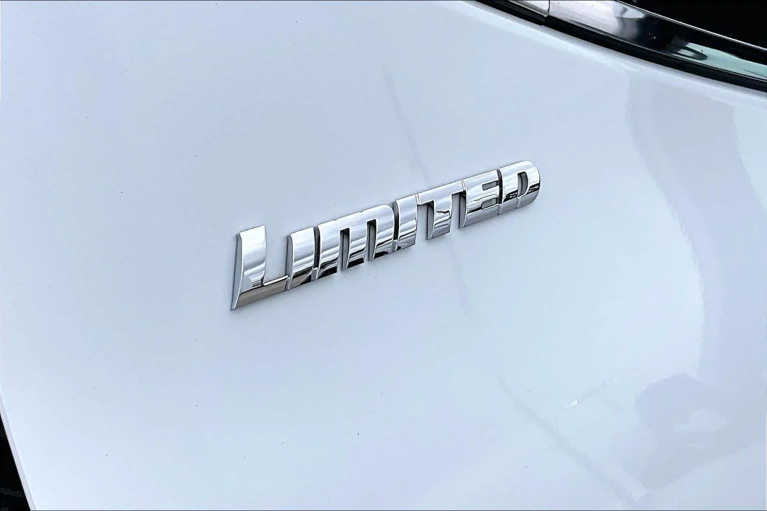 Used 2024 Wind Chill Pearl Toyota Limited Hybrid image 10