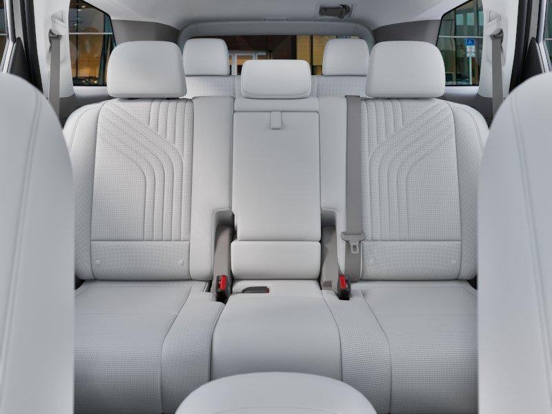 New 2027 Shimmering Silver Hyundai SEL FWD image 12