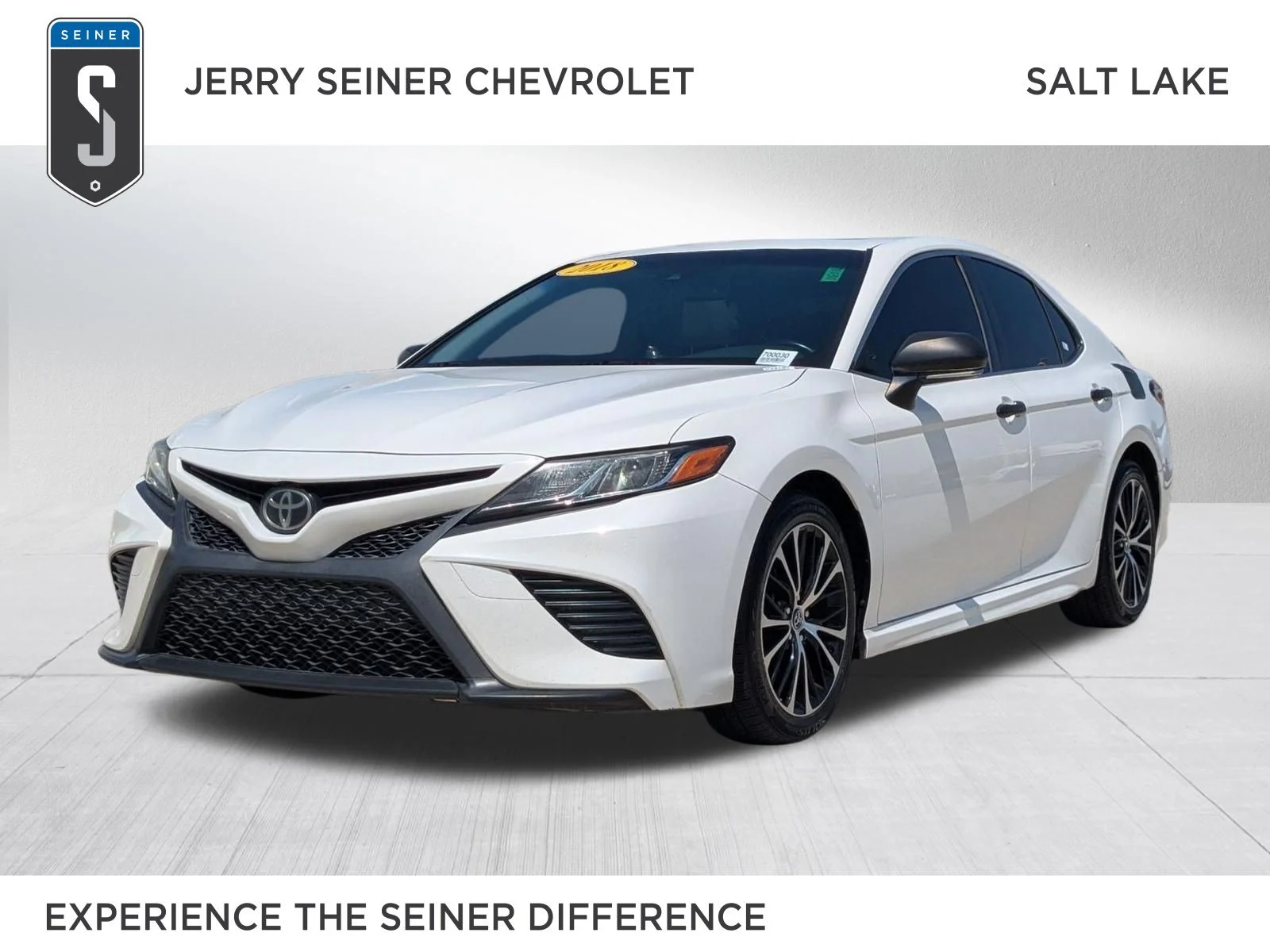 Used 2018 Super White Toyota SE image 1