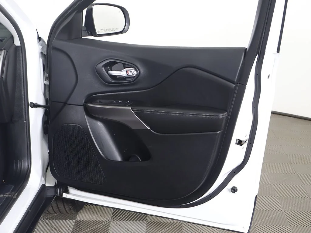Used 2019 White Jeep Limited image 25