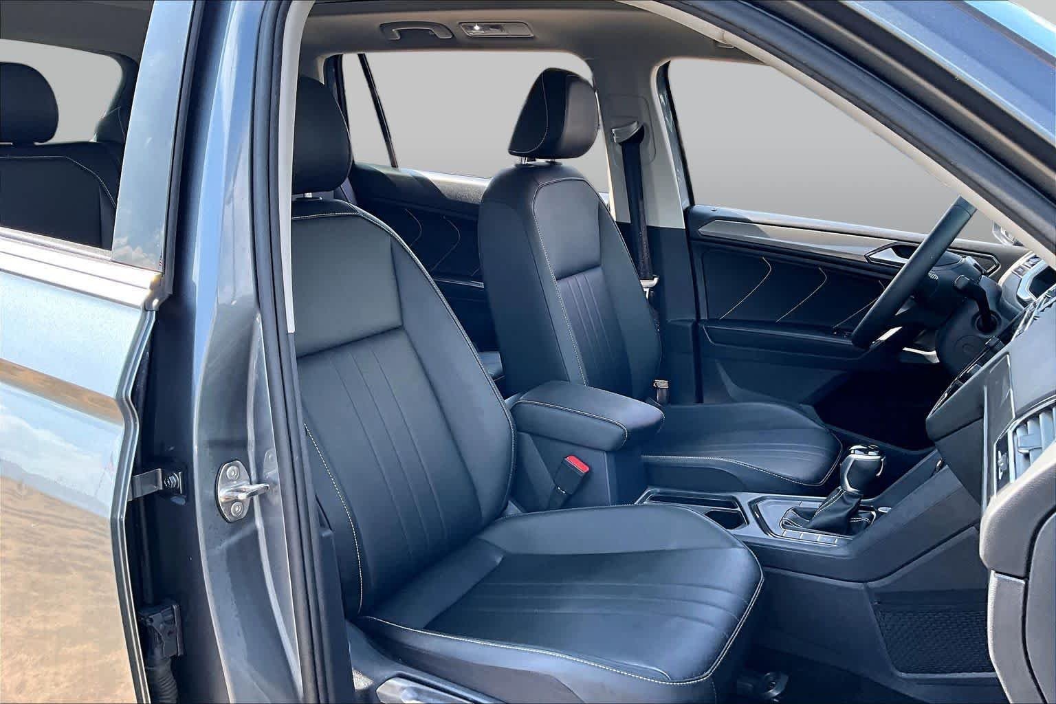 Used 2023 Platinum Gray Metallic Volkswagen SE image 9