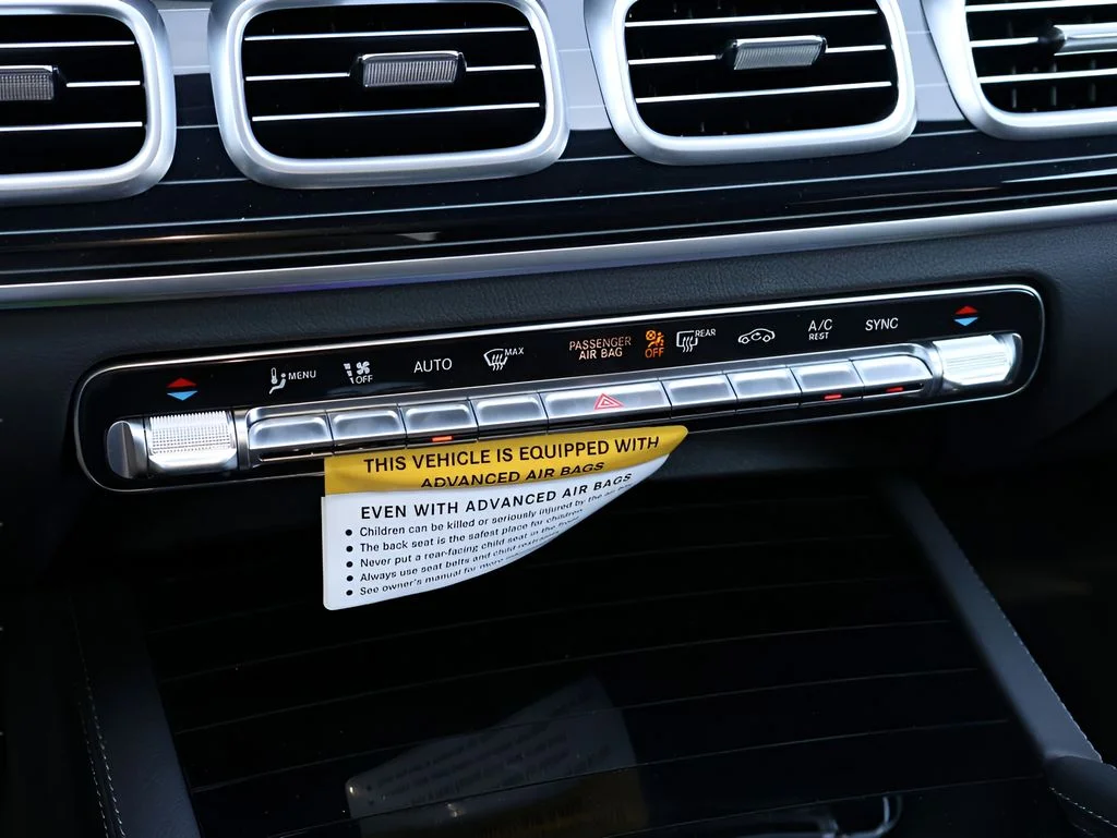 New 2026 MANUFAKTUR Moonlight White Metallic Mercedes-Benz GLE 450 image 25