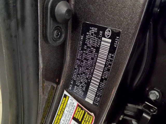 Used 2018 Brown Toyota XLE image 18