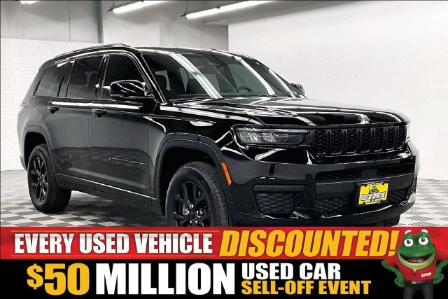 Used 2025 Diamond Black Crystal Pearlcoat Jeep Altitude X image 1