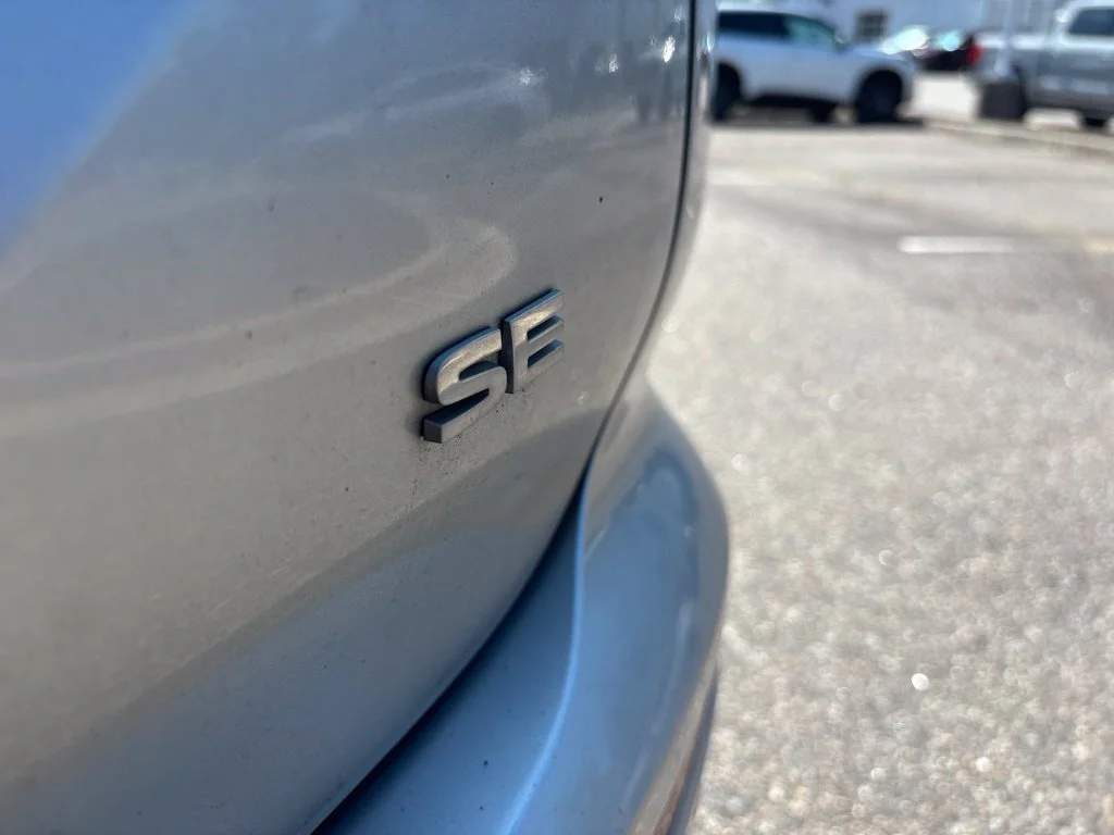 Used 2022 Silver Mitsubishi  image 16
