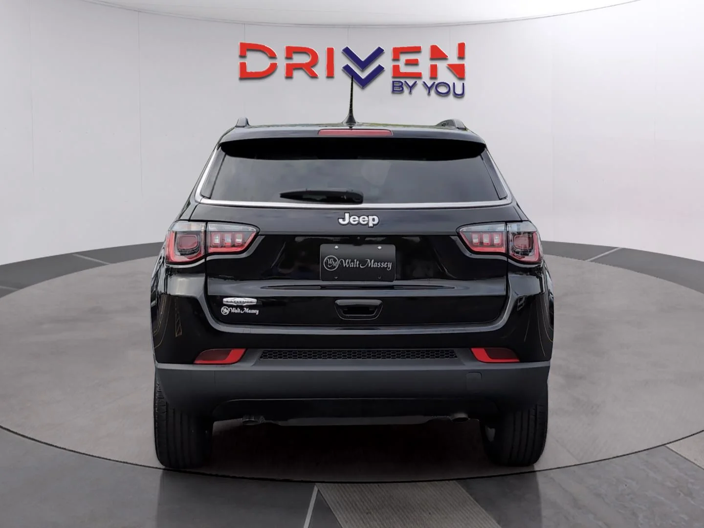 Used 2024 Diamond Black Crystal Pearlcoat Jeep Latitude image 4