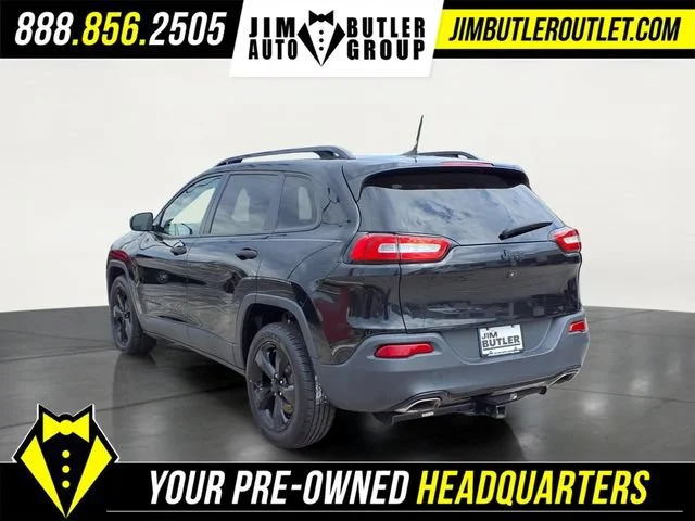 Used 2016  Jeep Altitude image 2