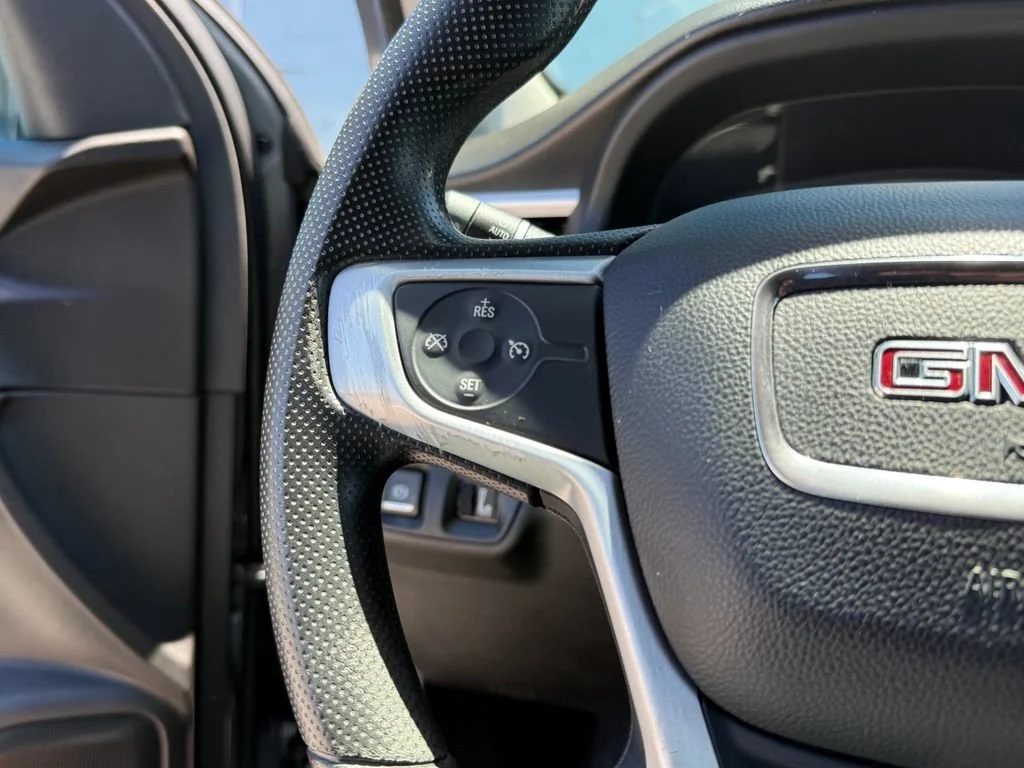 Used 2021 SATIN STEEL METALLIC GMC SLE image 19