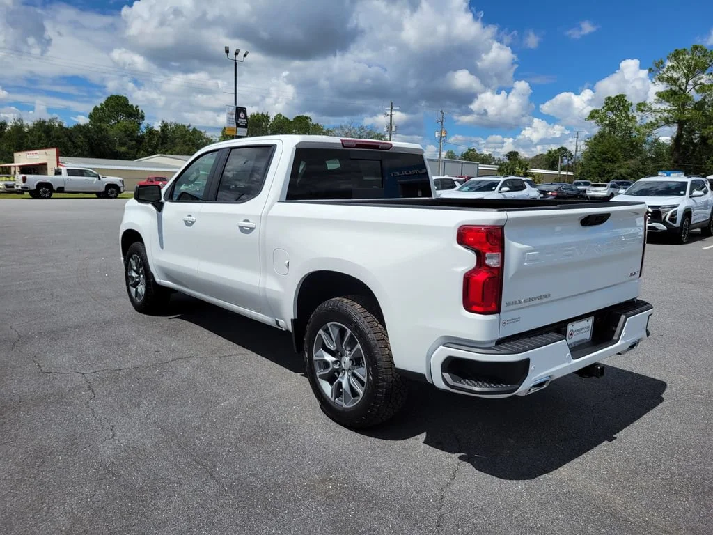 New 2026 Summit White Chevrolet RST image 4