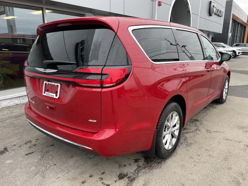 New 2026 Red Hot Pearl-Coat Exterior Paint Chrysler Select image 8