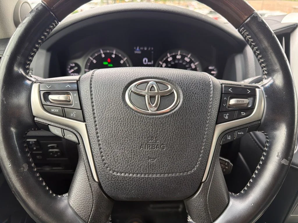 Used 2018 Blizzard Pearl Toyota  image 21