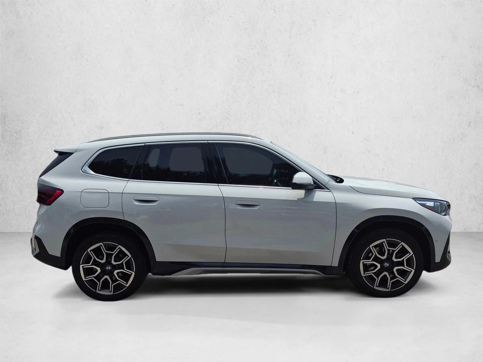 Used 2026 Alpine White BMW xDrive28i image 4