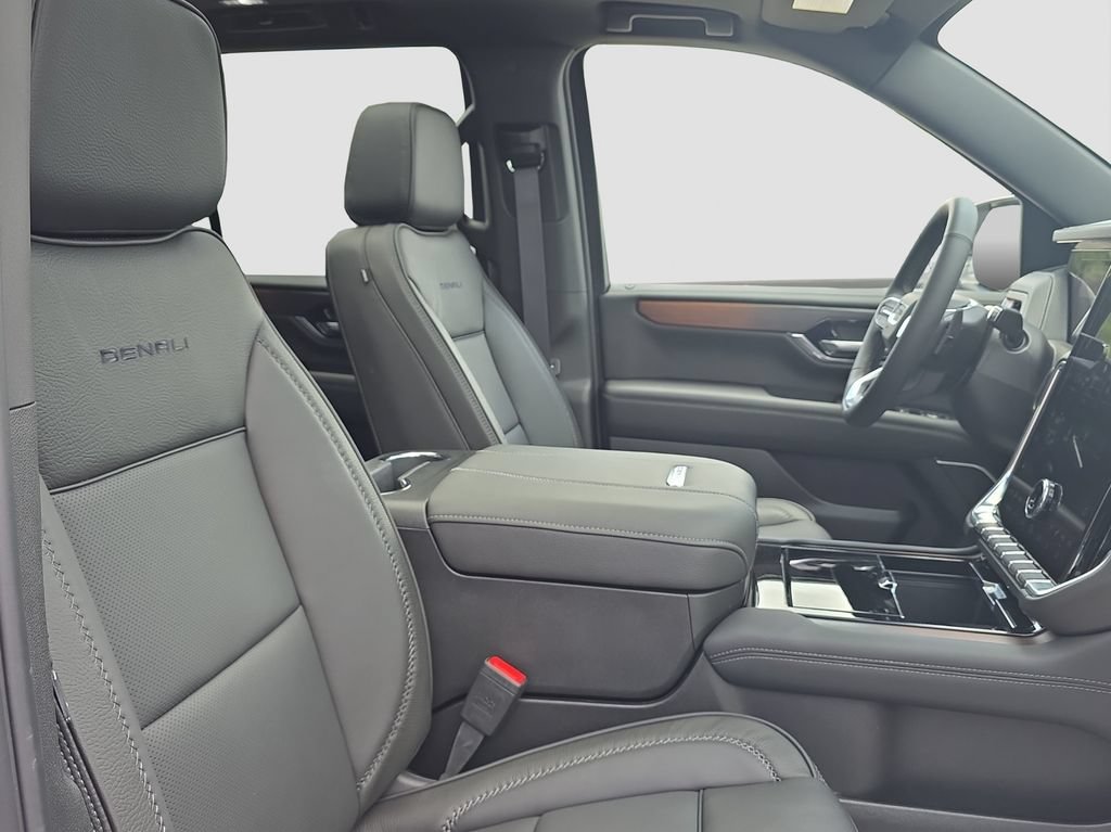 2026 GMC Yukon Denali - Photo 20