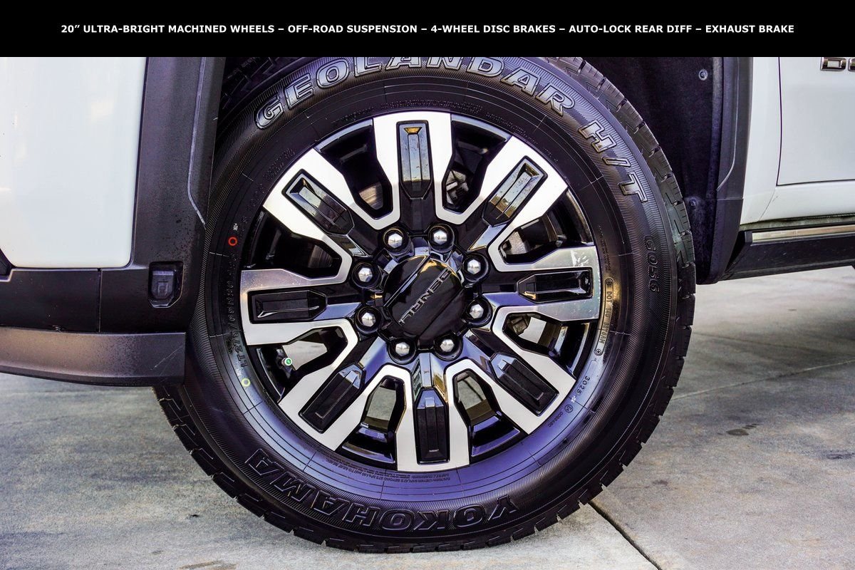 Used 2024 White GMC Denali Ultimate image 3