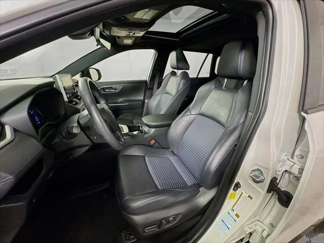 Certified Used 2020 BLIZZARD PEARL/MIDNI Toyota  image 11