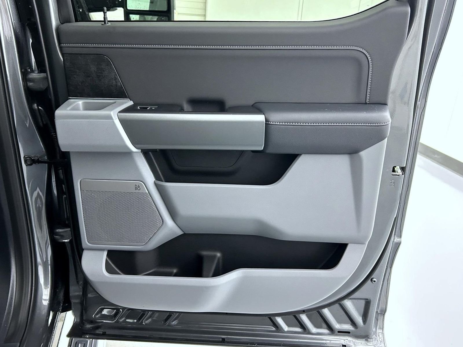 New 2026 Carbonized Gray Metallic Ford XLT image 17