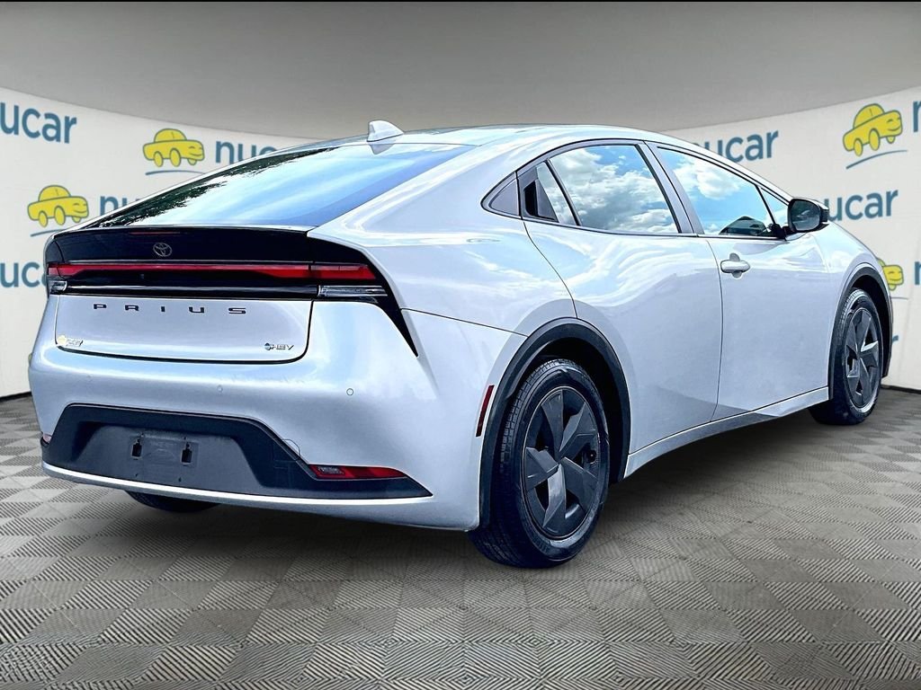 Used 2023  Toyota LE image 6