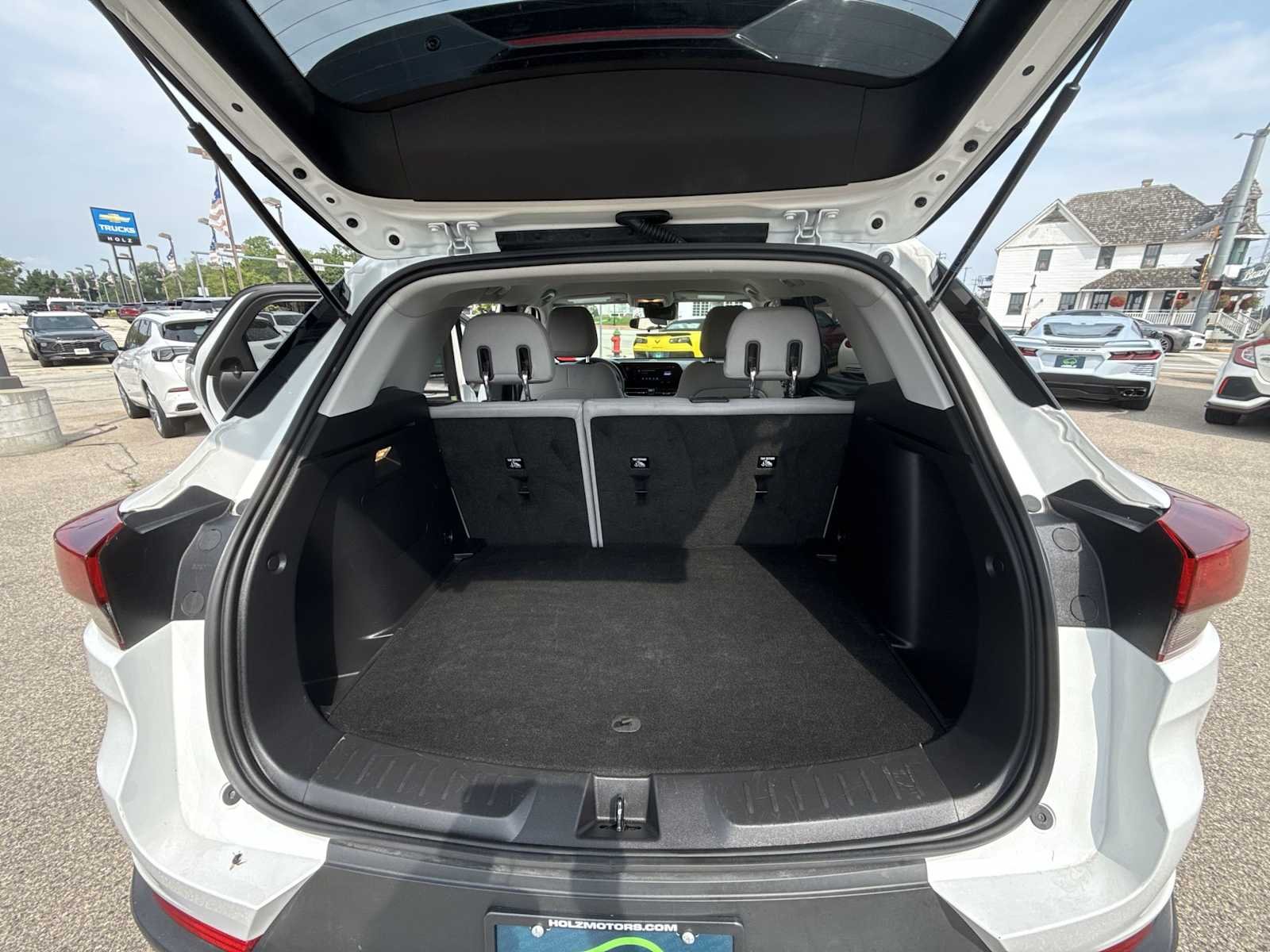 Certified Used 2025 Summit White Chevrolet LT image 22