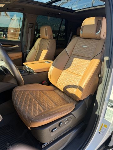 Used 2021 Crystal White Tricoat Cadillac Premium Luxury image 11
