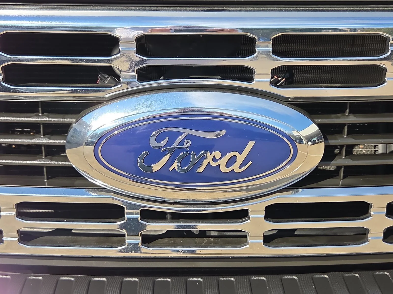 Used 2024 Silver Ford XLT image 29