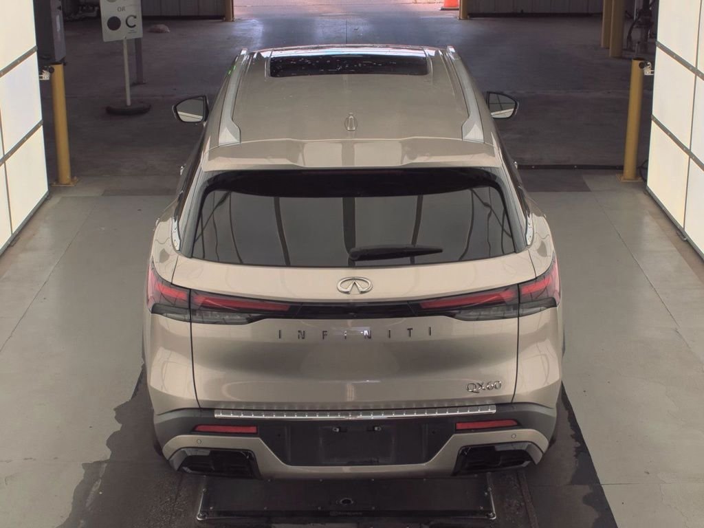 Used 2023 Silver INFINITI LUXE image 10