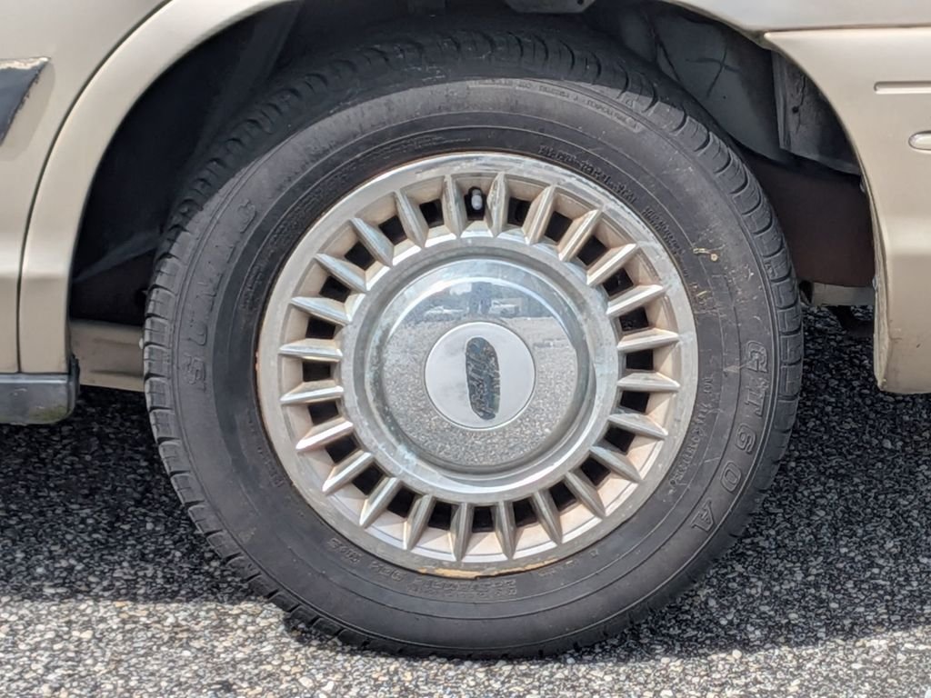Used 1999 Light Prairie Tan Clearcoat Metallic Ford Base image 12