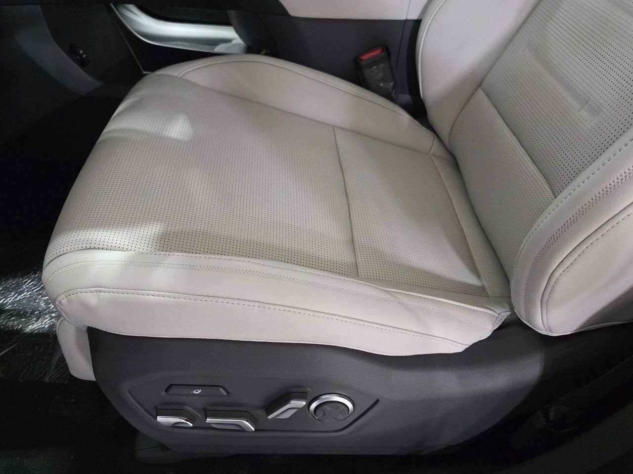 New 2026 Shimmering Silver Hyundai Calligraphy image 25