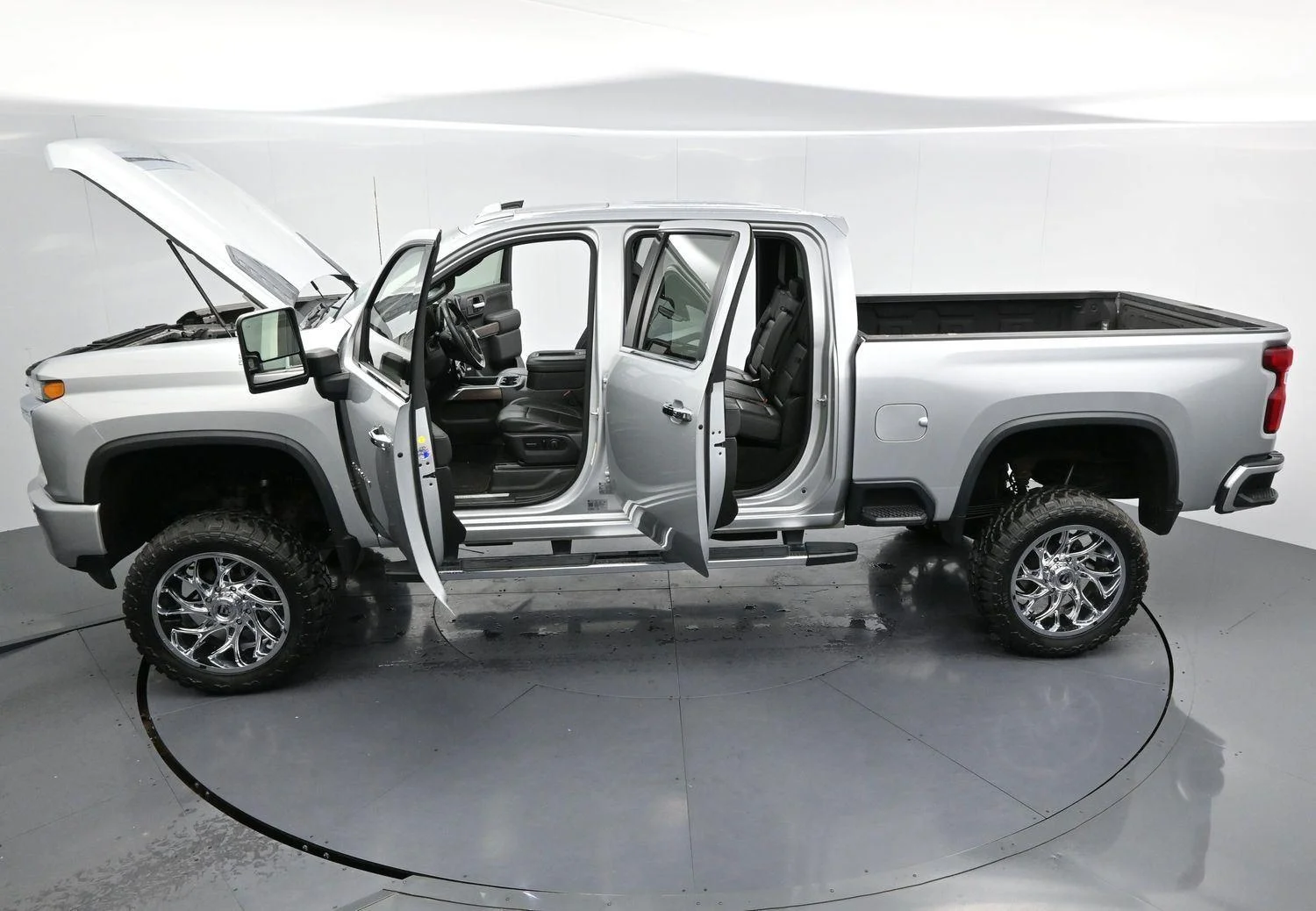 Used 2020 Silver Ice Metallic Chevrolet High Country image 43