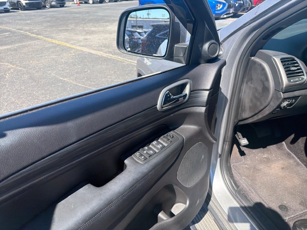 Used 2019 Silver Jeep Laredo E image 11